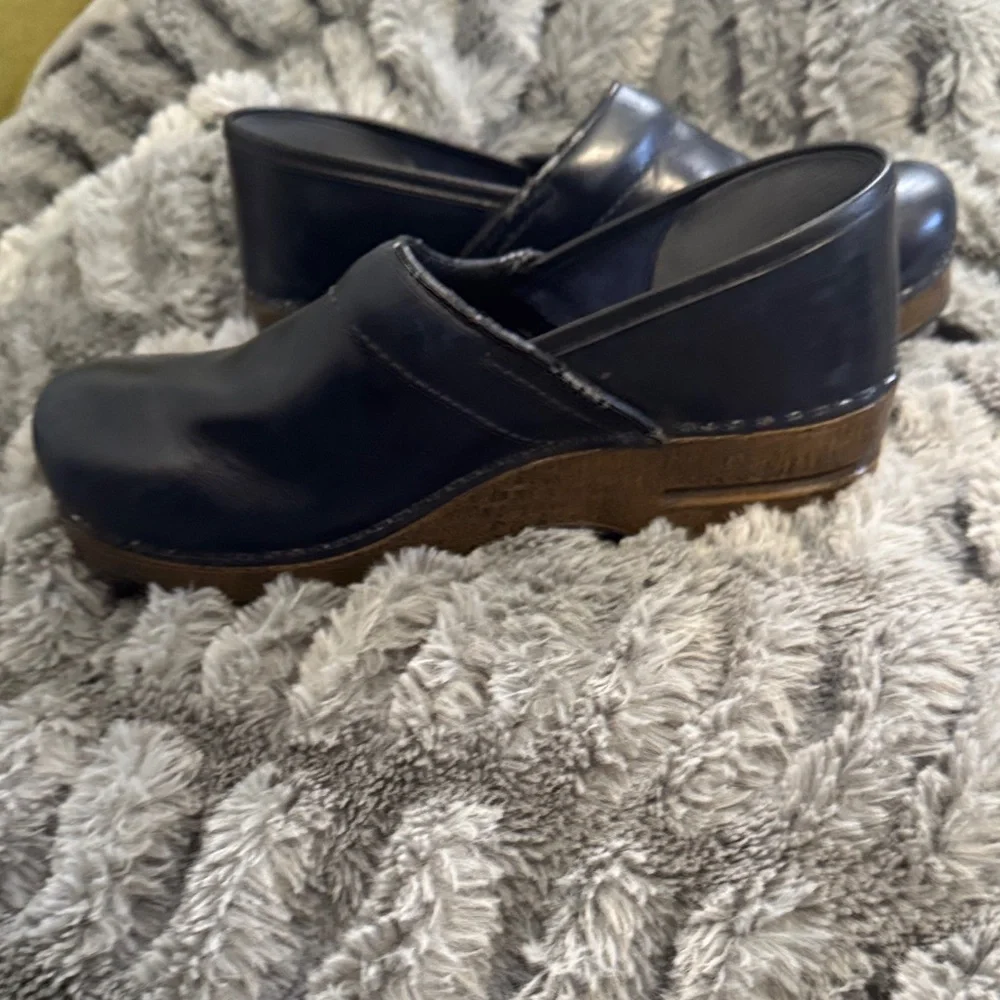 Dansko Navy (Size 40) Leather Clogs - Picture 8 of 10